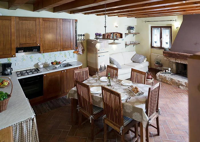 Countryhouse Nocino - Regarda Travel
